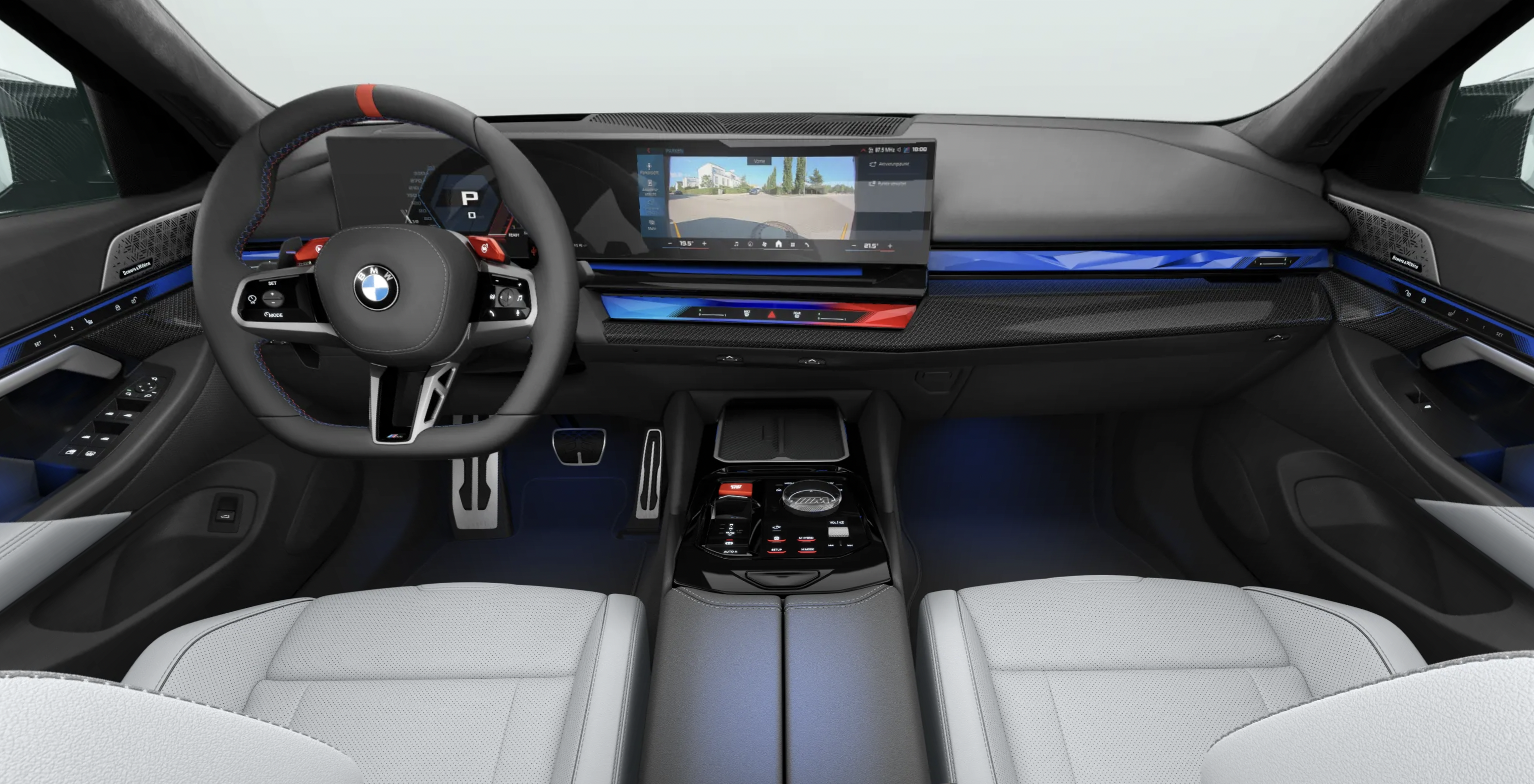 BMW M5 SEDAN | nový model | V8 biturbo hybrid 727 koní | super sportovní hybridní sedan | novinka ve výrobě | šedá matná s bílou kůží | maximální výbava | první nové auto | velká sleva | nákup online | AUTOiBUY.com